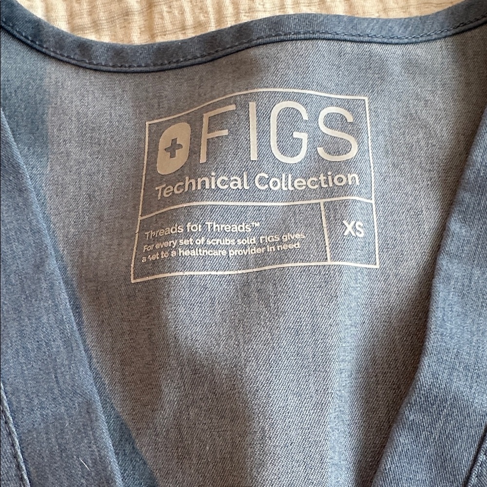 Figs Heather Denim Blue Scrub Set - Picture 3 of 5